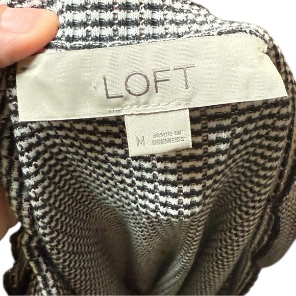 LOFT Black White Striped Blouse Women’s Size Medium Casual Work Top - Picture 5 of 6